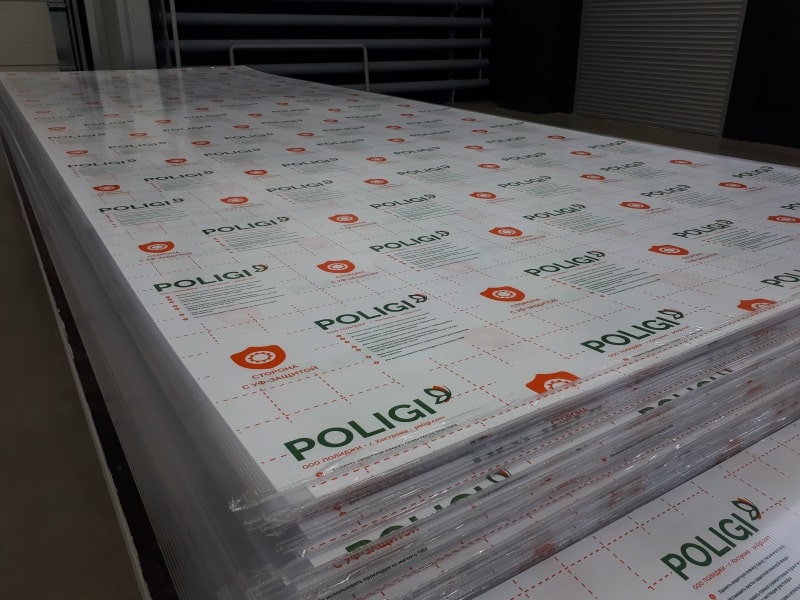 Поликарбонат сотовый ПРОЗРАЧНЫЙ 4мм  POLIGI (0,55 кг/кв.м)  (2100х6000) 4-SV